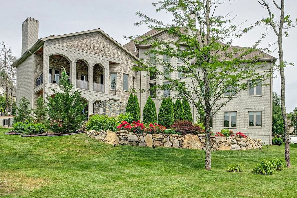 The Home in Tennessee is a luxurious home ideal for entertaining now available for sale. This home located at 1415 Richland Woods Ln, Brentwood, Tennessee; offering 05 bedrooms and 07 bathrooms with 8,980 square feet of living spaces. 
