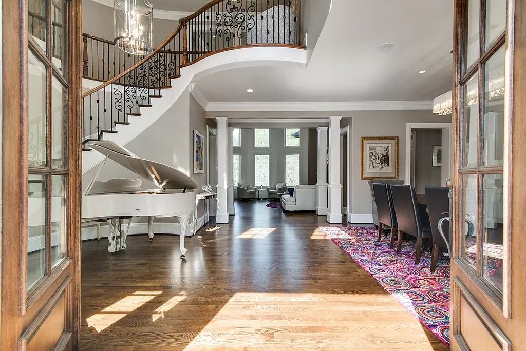 The Home in Tennessee is a luxurious home ideal for entertaining now available for sale. This home located at 1415 Richland Woods Ln, Brentwood, Tennessee; offering 05 bedrooms and 07 bathrooms with 8,980 square feet of living spaces. 