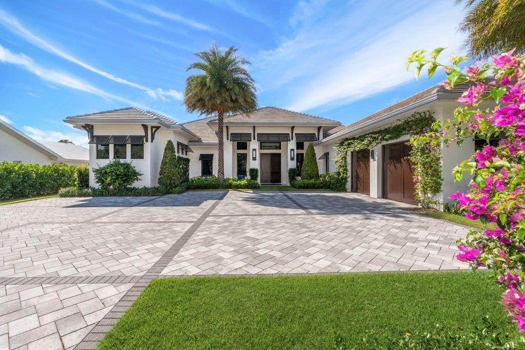 The Naples Home is a gem in Park Shore with top of the line features overlooking the spring-fed Devils Lake now available for sale. This home located at 4839 West Blvd, Naples, Florida