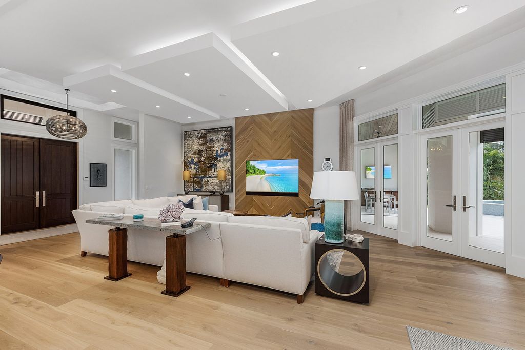 The Naples Home is a gem in Park Shore with top of the line features overlooking the spring-fed Devils Lake now available for sale. This home located at 4839 West Blvd, Naples, Florida