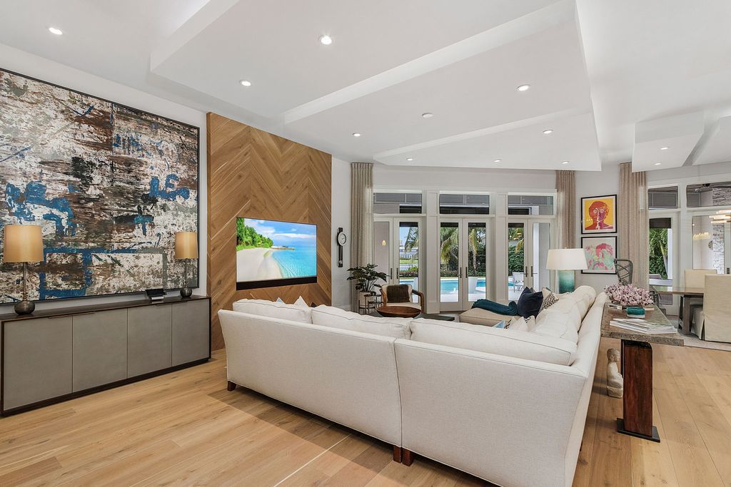 The Naples Home is a gem in Park Shore with top of the line features overlooking the spring-fed Devils Lake now available for sale. This home located at 4839 West Blvd, Naples, Florida