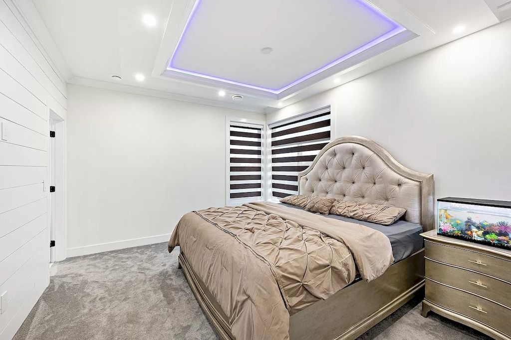 The House in Surrey has 3 storey with the massive media room and bar room add some extra space for entertaining your guests, now available for sale