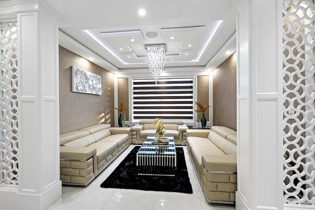 The House in Surrey has 3 storey with the massive media room and bar room add some extra space for entertaining your guests, now available for sale