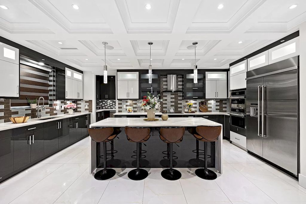 The House in Surrey has 3 storey with the massive media room and bar room add some extra space for entertaining your guests, now available for sale