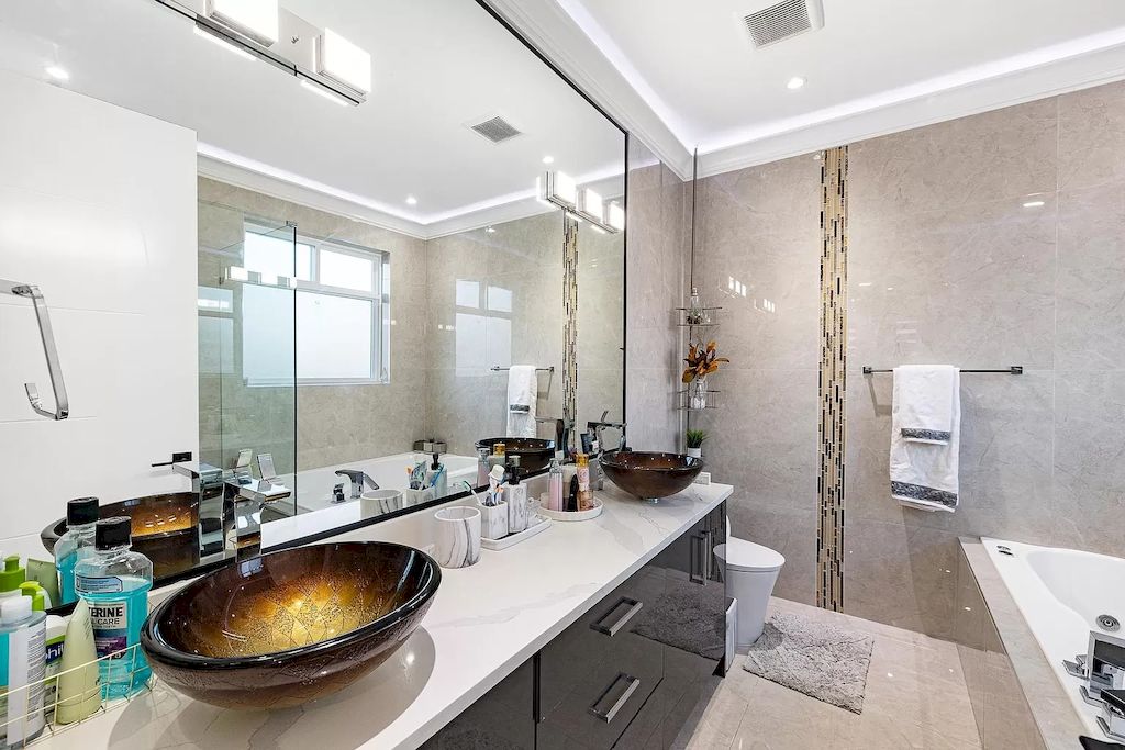 The House in Surrey has 3 storey with the massive media room and bar room add some extra space for entertaining your guests, now available for sale