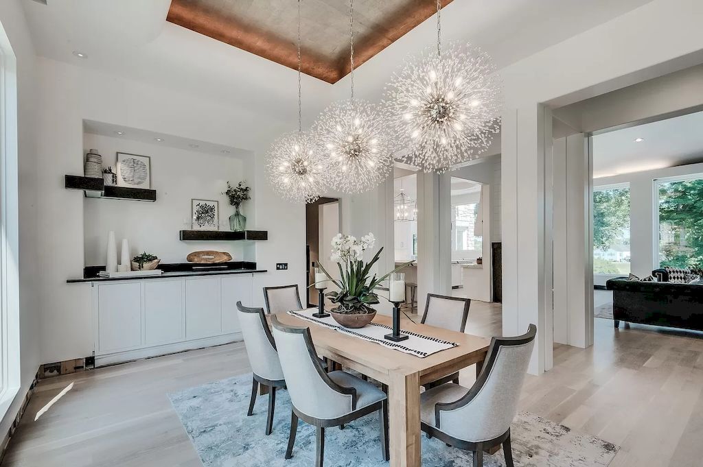 The Home in Tennessee is a luxurious home featuring gorgeous amenities now available for sale. This home located at 7 Colonel Winstead Dr, Brentwood, Tennessee; offering 04 bedrooms and 07 bathrooms with 9,149 square feet of living spaces.