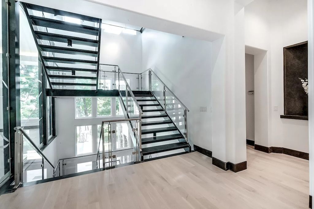 The Home in Tennessee is a luxurious home featuring gorgeous amenities now available for sale. This home located at 7 Colonel Winstead Dr, Brentwood, Tennessee; offering 04 bedrooms and 07 bathrooms with 9,149 square feet of living spaces.