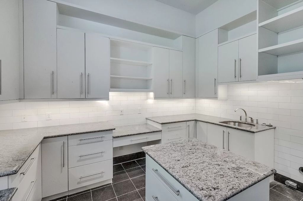 The Home in Tennessee is a luxurious home featuring gorgeous amenities now available for sale. This home located at 7 Colonel Winstead Dr, Brentwood, Tennessee; offering 04 bedrooms and 07 bathrooms with 9,149 square feet of living spaces.