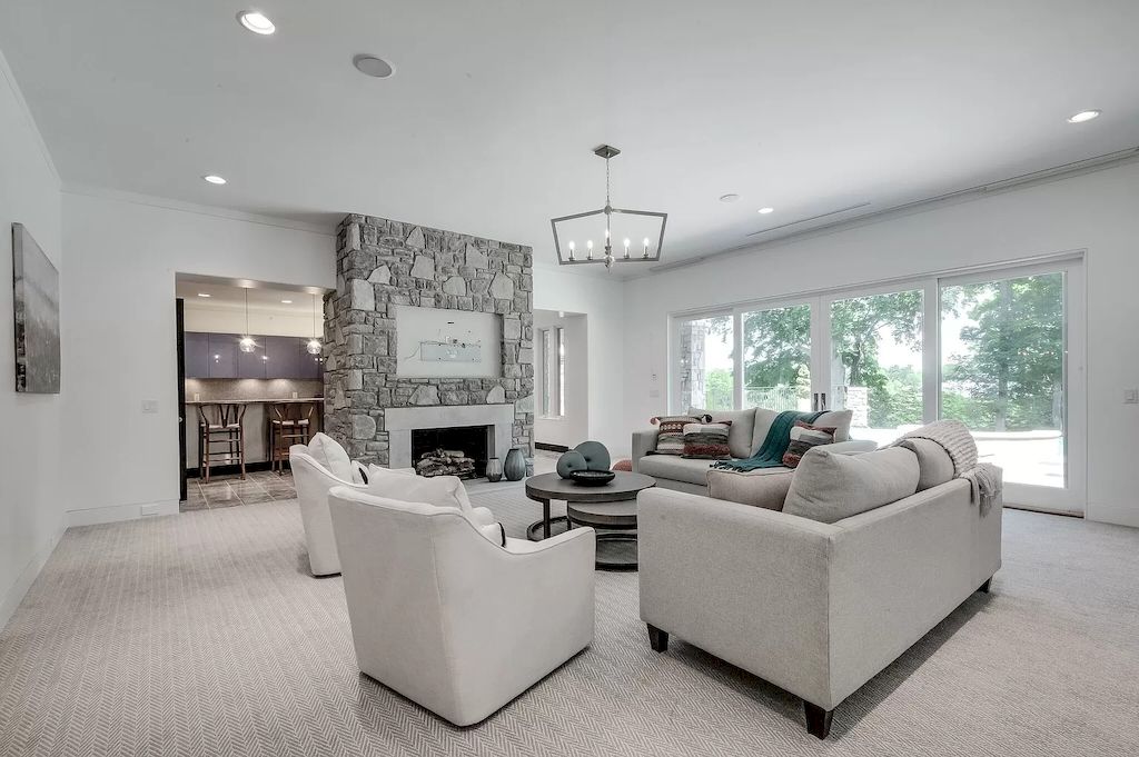The Home in Tennessee is a luxurious home featuring gorgeous amenities now available for sale. This home located at 7 Colonel Winstead Dr, Brentwood, Tennessee; offering 04 bedrooms and 07 bathrooms with 9,149 square feet of living spaces.
