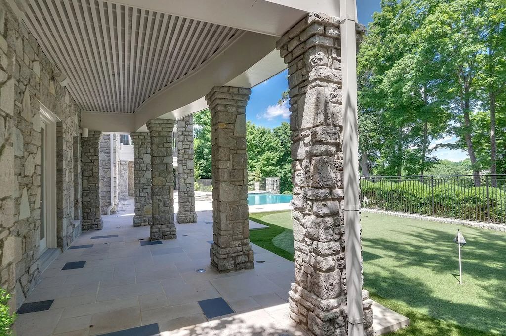 The Home in Tennessee is a luxurious home featuring gorgeous amenities now available for sale. This home located at 7 Colonel Winstead Dr, Brentwood, Tennessee; offering 04 bedrooms and 07 bathrooms with 9,149 square feet of living spaces.