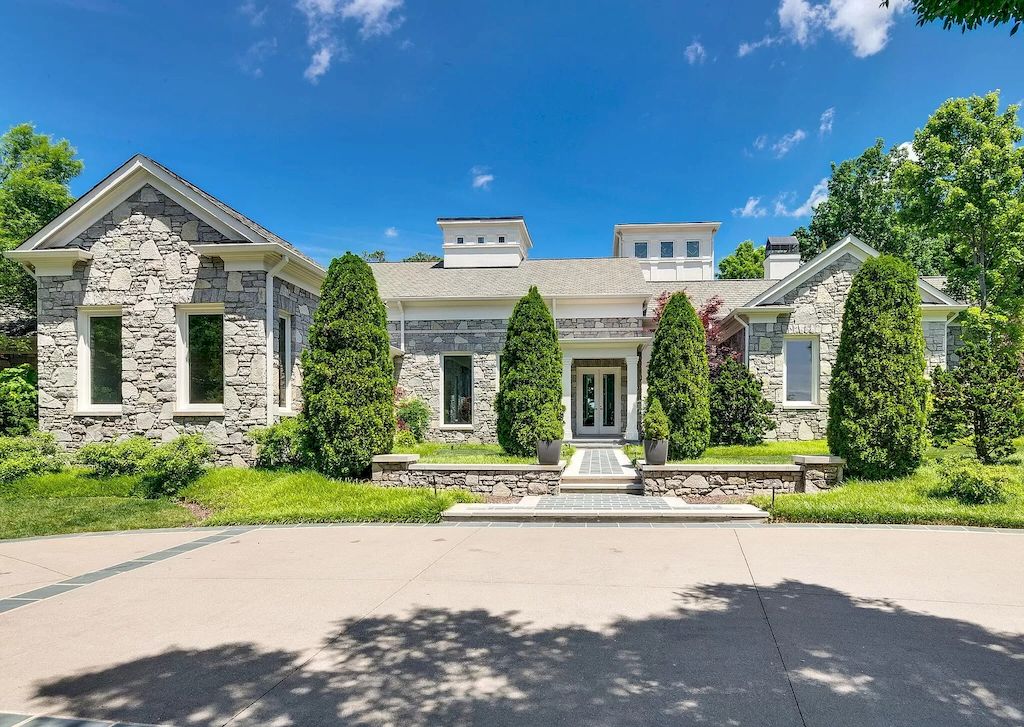 The Home in Tennessee is a luxurious home featuring gorgeous amenities now available for sale. This home located at 7 Colonel Winstead Dr, Brentwood, Tennessee; offering 04 bedrooms and 07 bathrooms with 9,149 square feet of living spaces.