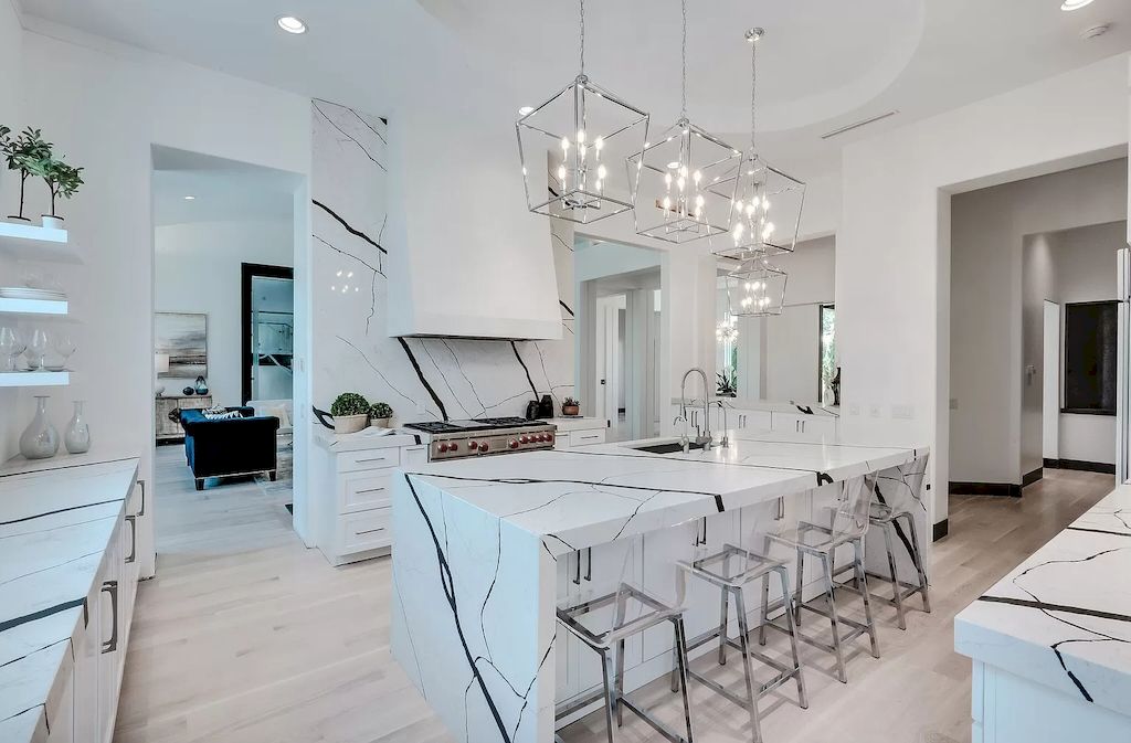 The Home in Tennessee is a luxurious home featuring gorgeous amenities now available for sale. This home located at 7 Colonel Winstead Dr, Brentwood, Tennessee; offering 04 bedrooms and 07 bathrooms with 9,149 square feet of living spaces.