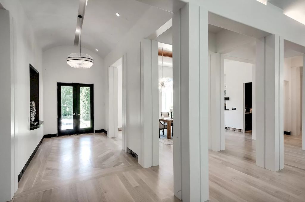 The Home in Tennessee is a luxurious home featuring gorgeous amenities now available for sale. This home located at 7 Colonel Winstead Dr, Brentwood, Tennessee; offering 04 bedrooms and 07 bathrooms with 9,149 square feet of living spaces.