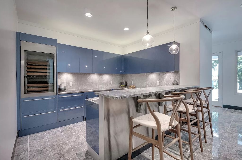 The Home in Tennessee is a luxurious home featuring gorgeous amenities now available for sale. This home located at 7 Colonel Winstead Dr, Brentwood, Tennessee; offering 04 bedrooms and 07 bathrooms with 9,149 square feet of living spaces.
