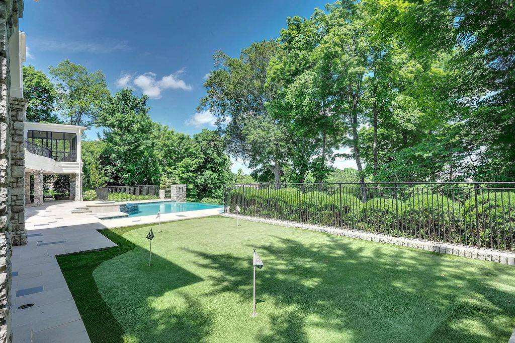 The Home in Tennessee is a luxurious home featuring gorgeous amenities now available for sale. This home located at 7 Colonel Winstead Dr, Brentwood, Tennessee; offering 04 bedrooms and 07 bathrooms with 9,149 square feet of living spaces.