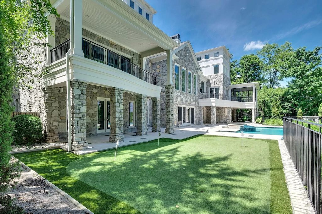 The Home in Tennessee is a luxurious home featuring gorgeous amenities now available for sale. This home located at 7 Colonel Winstead Dr, Brentwood, Tennessee; offering 04 bedrooms and 07 bathrooms with 9,149 square feet of living spaces.