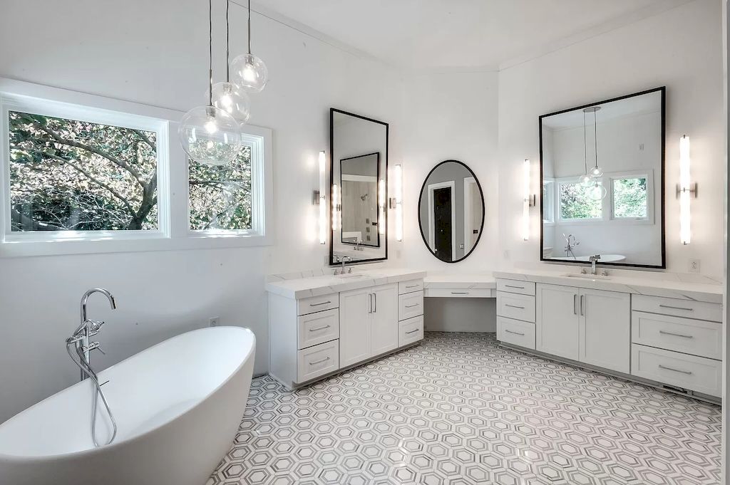 The Home in Tennessee is a luxurious home featuring gorgeous amenities now available for sale. This home located at 7 Colonel Winstead Dr, Brentwood, Tennessee; offering 04 bedrooms and 07 bathrooms with 9,149 square feet of living spaces.