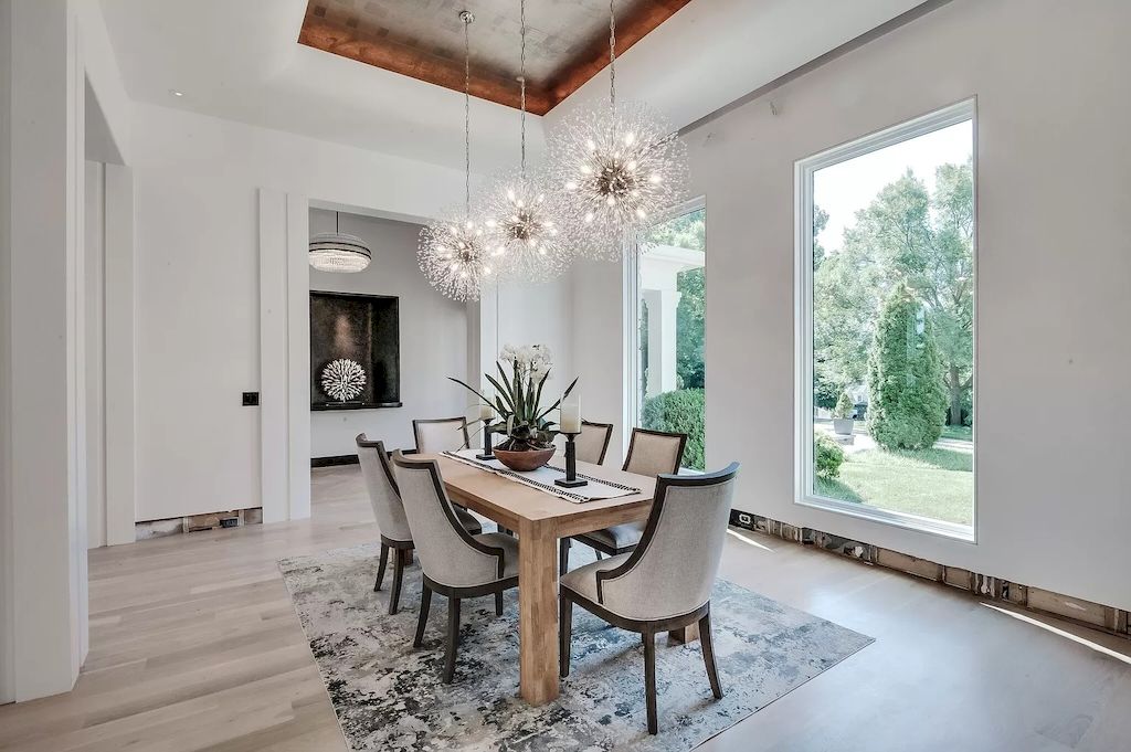 The Home in Tennessee is a luxurious home featuring gorgeous amenities now available for sale. This home located at 7 Colonel Winstead Dr, Brentwood, Tennessee; offering 04 bedrooms and 07 bathrooms with 9,149 square feet of living spaces.