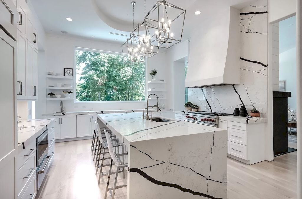 The Home in Tennessee is a luxurious home featuring gorgeous amenities now available for sale. This home located at 7 Colonel Winstead Dr, Brentwood, Tennessee; offering 04 bedrooms and 07 bathrooms with 9,149 square feet of living spaces.