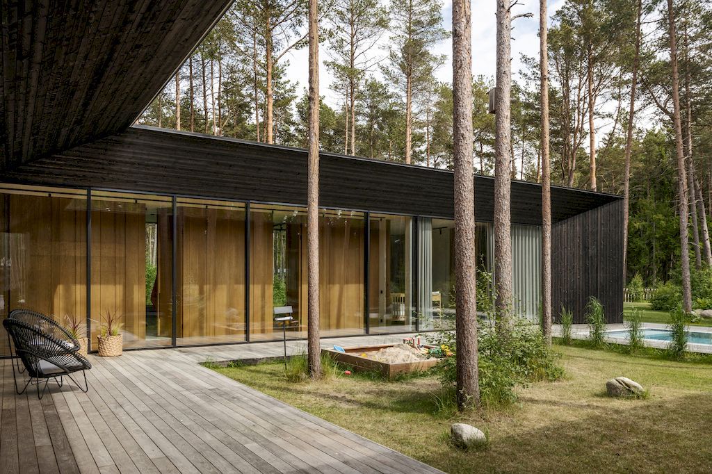 U shaped House Estonian wraps around a private garden by Kuu Arhitektid 15