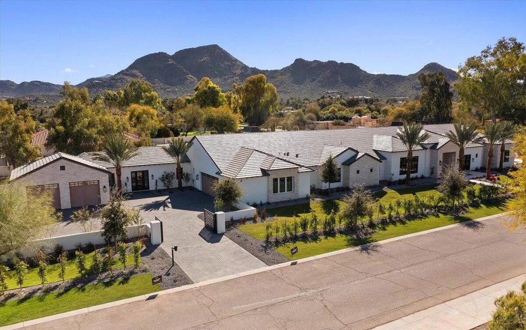 Single level modern Residence in Arizona asks for $12,500,000 designed by Norton Luxury Homes