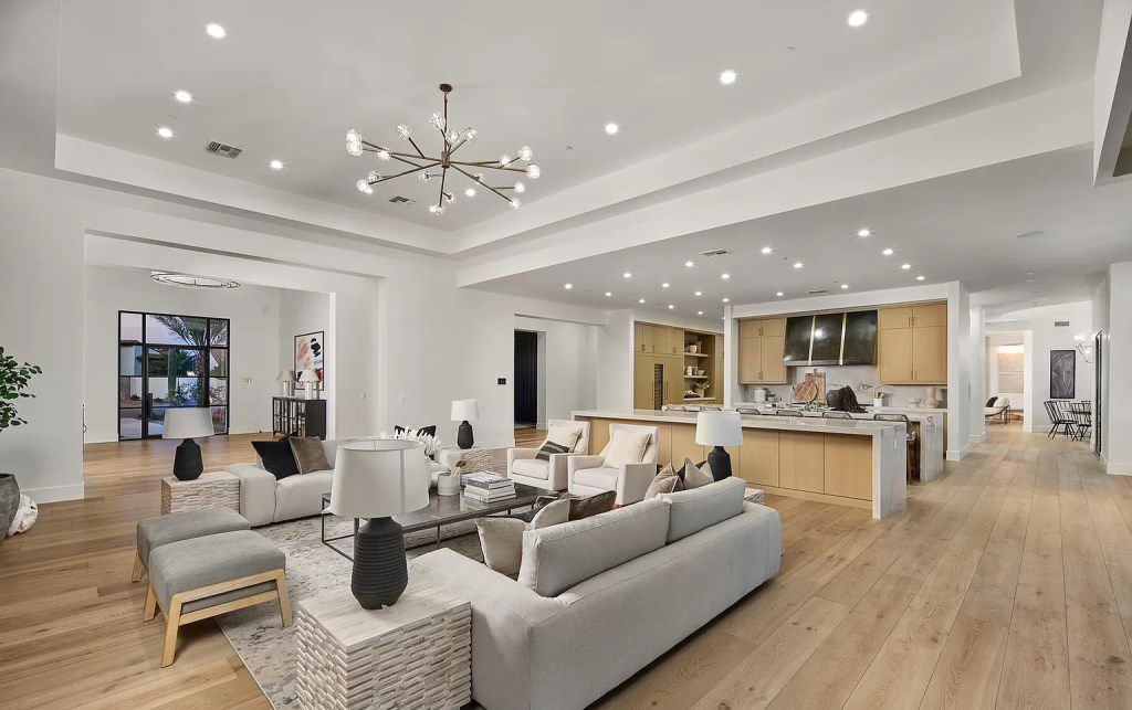Single level modern Residence in Arizona asks for $12,500,000 designed by Norton Luxury Homes