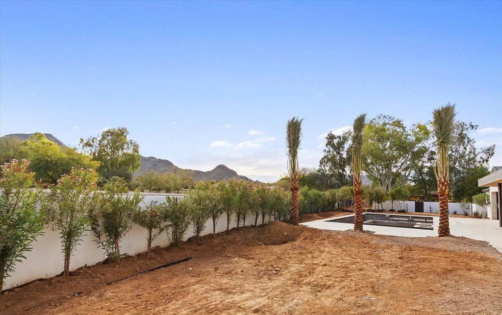 Single level modern Residence in Arizona asks for $12,500,000 designed by Norton Luxury Homes