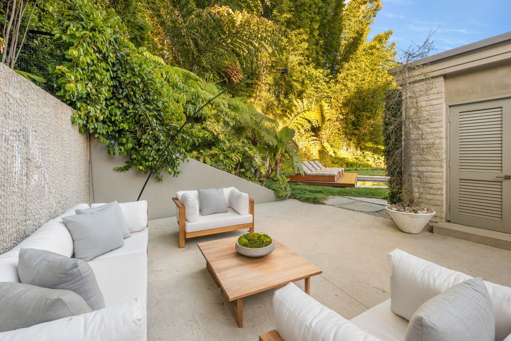 The Home in Beverly Hills is a true trophy of mid century modern design showcasing luxury, unparalleled scale and sophistication now available for sale. This home located at 960 N Alpine Dr, Beverly Hills, California