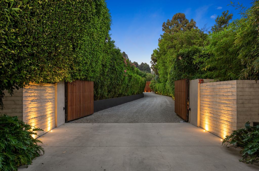 The Home in Beverly Hills is a true trophy of mid century modern design showcasing luxury, unparalleled scale and sophistication now available for sale. This home located at 960 N Alpine Dr, Beverly Hills, California