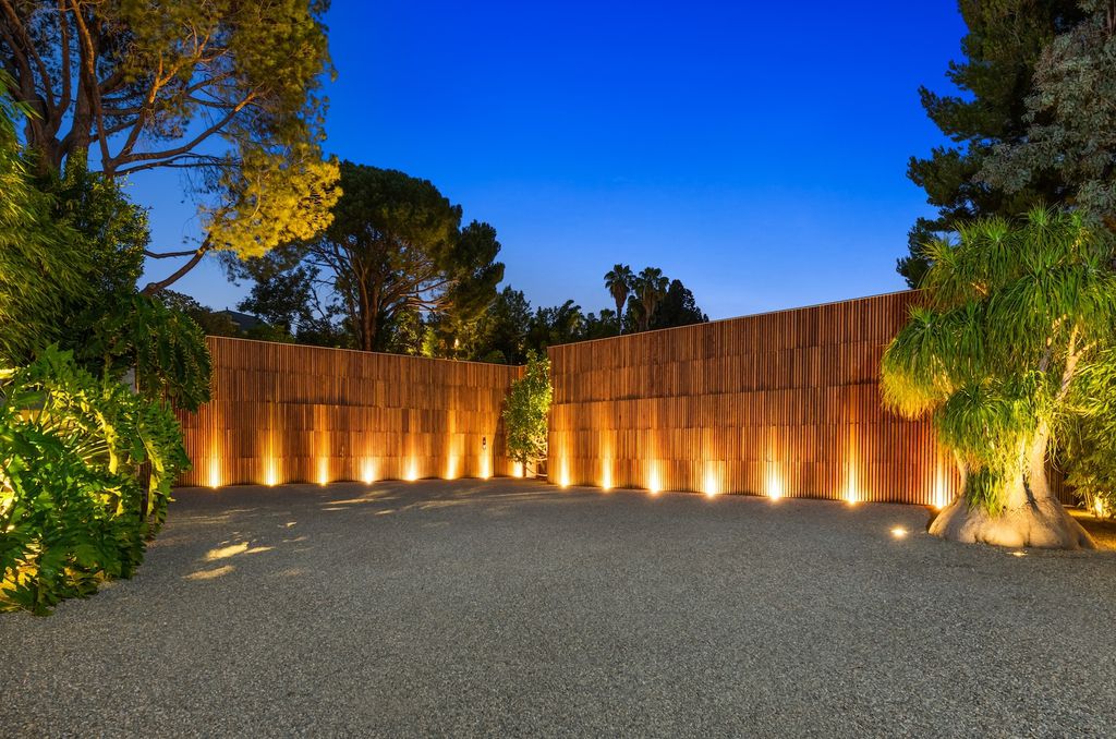 The Home in Beverly Hills is a true trophy of mid century modern design showcasing luxury, unparalleled scale and sophistication now available for sale. This home located at 960 N Alpine Dr, Beverly Hills, California