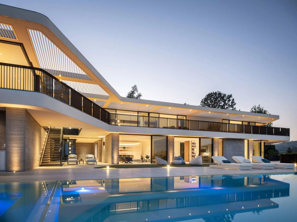 The Architectural Home in Bel Air is a masterwork home by Viewpoint Collection, positioned on one of East Gate Bel Air's finest streets now available for sale. This home located at 638 Siena Way, Los Angeles, California