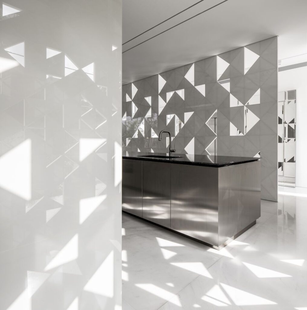 D3 House with Triangular Openings of Aluminium Facade by Pitsou Kedem 14