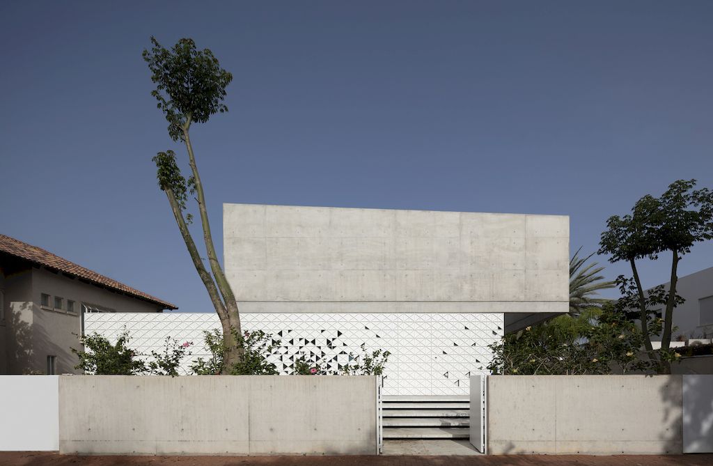 D3 House with Triangular Openings of Aluminium Facade by Pitsou Kedem 2