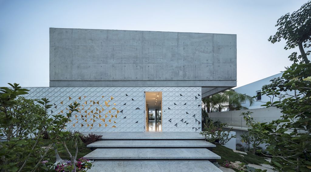 D3 House with Triangular Openings of Aluminium Facade by Pitsou Kedem 27