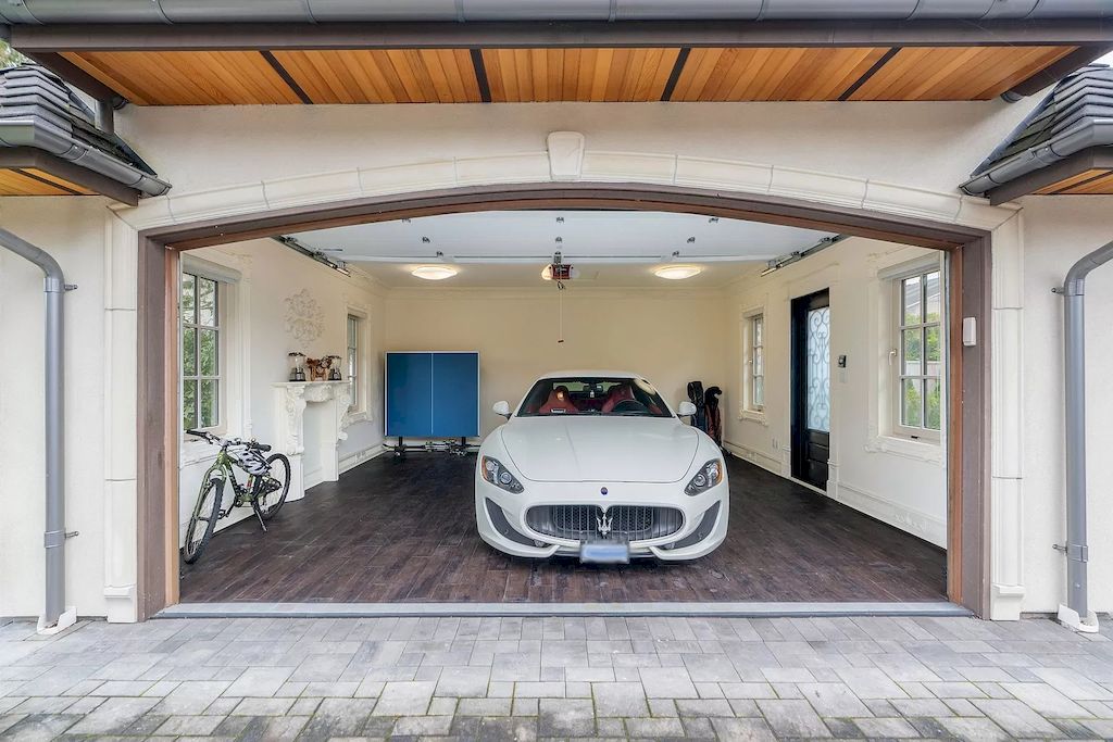 The Residence in Richmond is an exceptional grand-scale luxury residence with beautiful landscape, now available for sale. This home located at 4311 Tucker Ave, Richmond, BC V7C 1L9, Canada
