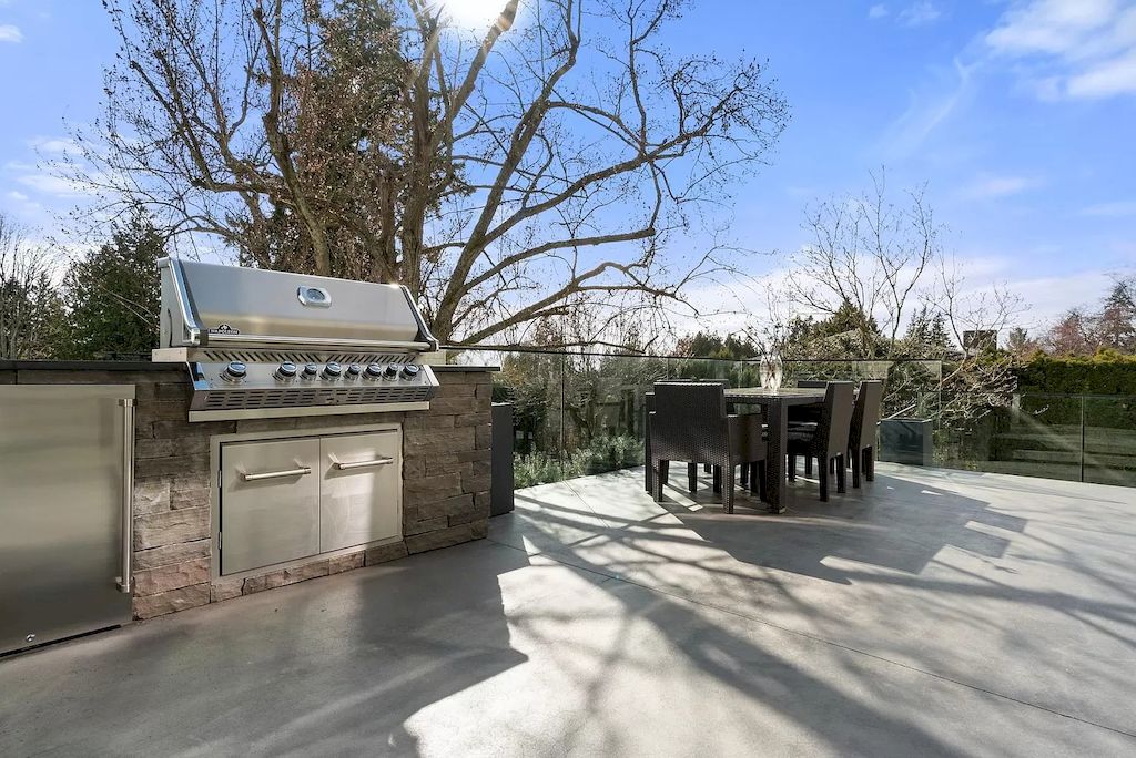 The Property in Vancouver is a spectacular luxury home has the convenience of today’s most up-to-date technology, now available for sale. This home located at 6145 Collingwood St, Vancouver, BC V6N 1T5, Canada