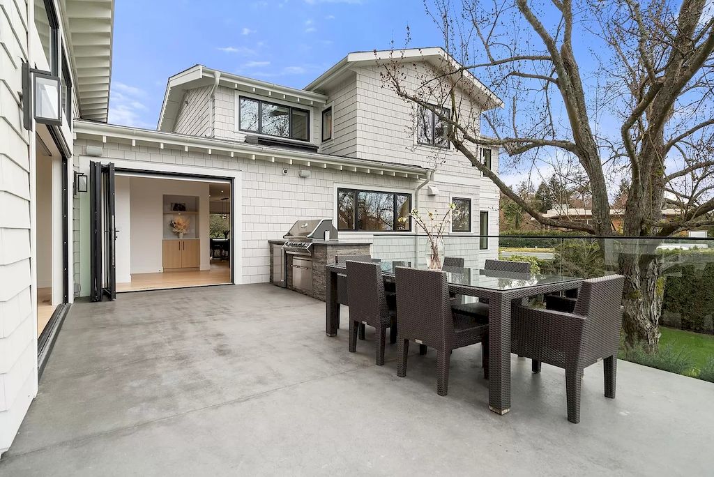 The Property in Vancouver is a spectacular luxury home has the convenience of today’s most up-to-date technology, now available for sale. This home located at 6145 Collingwood St, Vancouver, BC V6N 1T5, Canada