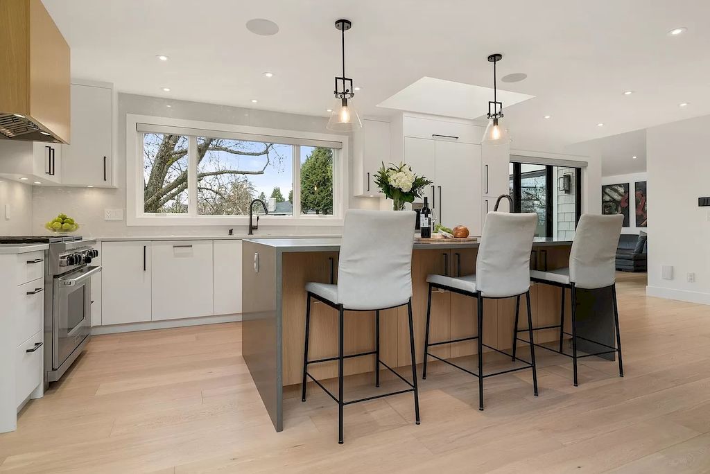 The Property in Vancouver is a spectacular luxury home has the convenience of today’s most up-to-date technology, now available for sale. This home located at 6145 Collingwood St, Vancouver, BC V6N 1T5, Canada