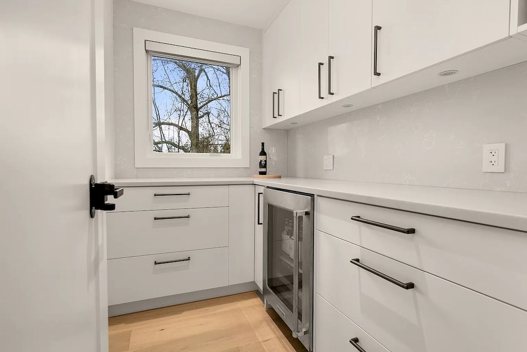 The Property in Vancouver is a spectacular luxury home has the convenience of today’s most up-to-date technology, now available for sale. This home located at 6145 Collingwood St, Vancouver, BC V6N 1T5, Canada
