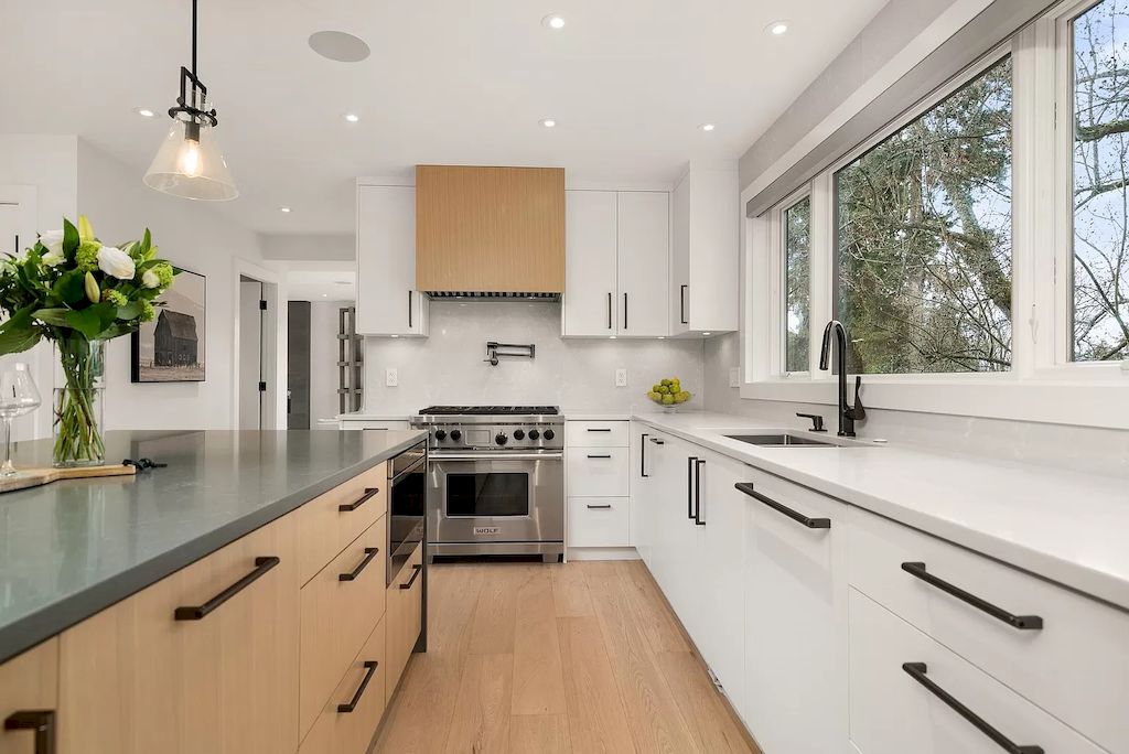 The Property in Vancouver is a spectacular luxury home has the convenience of today’s most up-to-date technology, now available for sale. This home located at 6145 Collingwood St, Vancouver, BC V6N 1T5, Canada