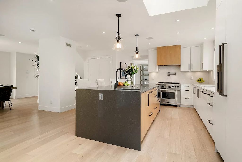 The Property in Vancouver is a spectacular luxury home has the convenience of today’s most up-to-date technology, now available for sale. This home located at 6145 Collingwood St, Vancouver, BC V6N 1T5, Canada