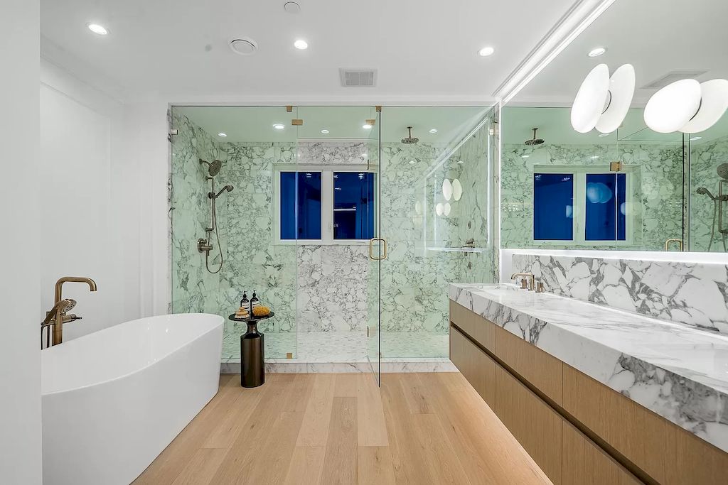 The Residence in West Vancouver is a luxurious home with exquisite design and master craftsmanship, now available for sale. This home located at 531 Newcroft Pl, West Vancouver, BC V7T 1W9, Canada