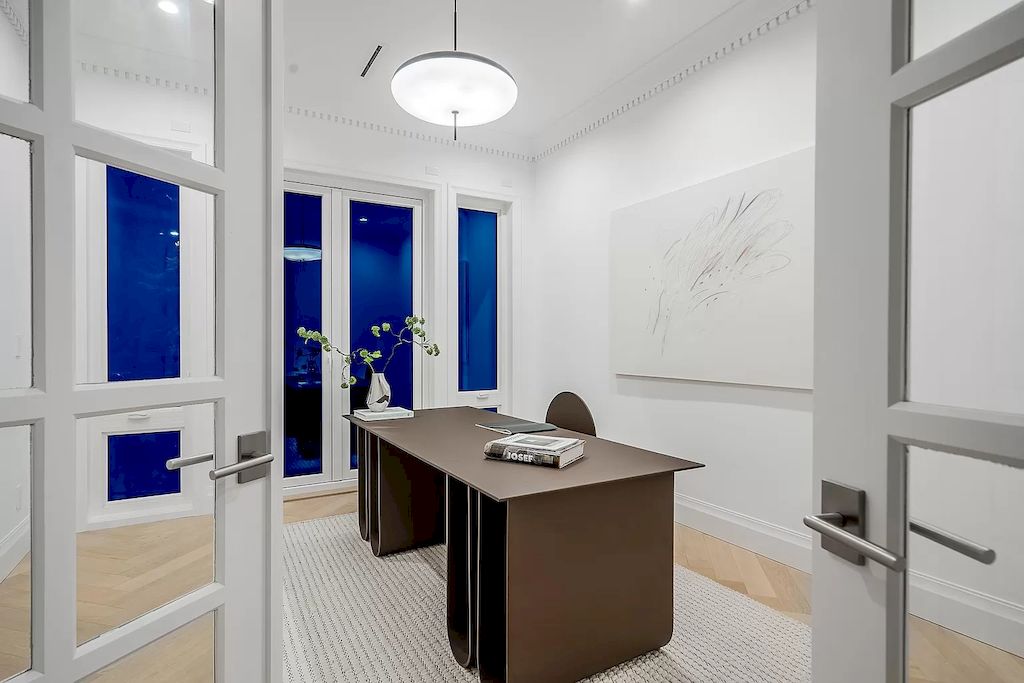 The Residence in West Vancouver is a luxurious home with exquisite design and master craftsmanship, now available for sale. This home located at 531 Newcroft Pl, West Vancouver, BC V7T 1W9, Canada