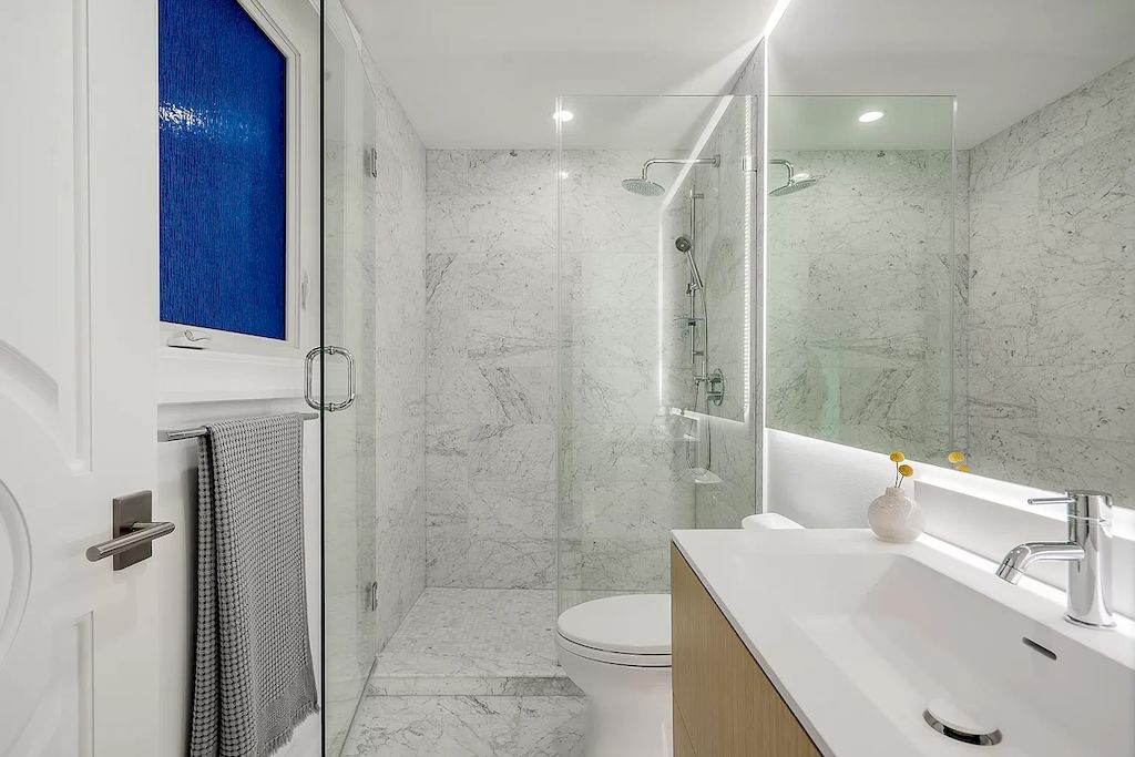 The Residence in West Vancouver is a luxurious home with exquisite design and master craftsmanship, now available for sale. This home located at 531 Newcroft Pl, West Vancouver, BC V7T 1W9, Canada