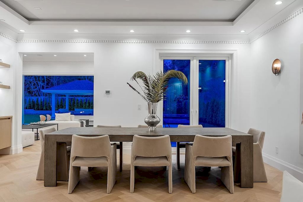 The Residence in West Vancouver is a luxurious home with exquisite design and master craftsmanship, now available for sale. This home located at 531 Newcroft Pl, West Vancouver, BC V7T 1W9, Canada