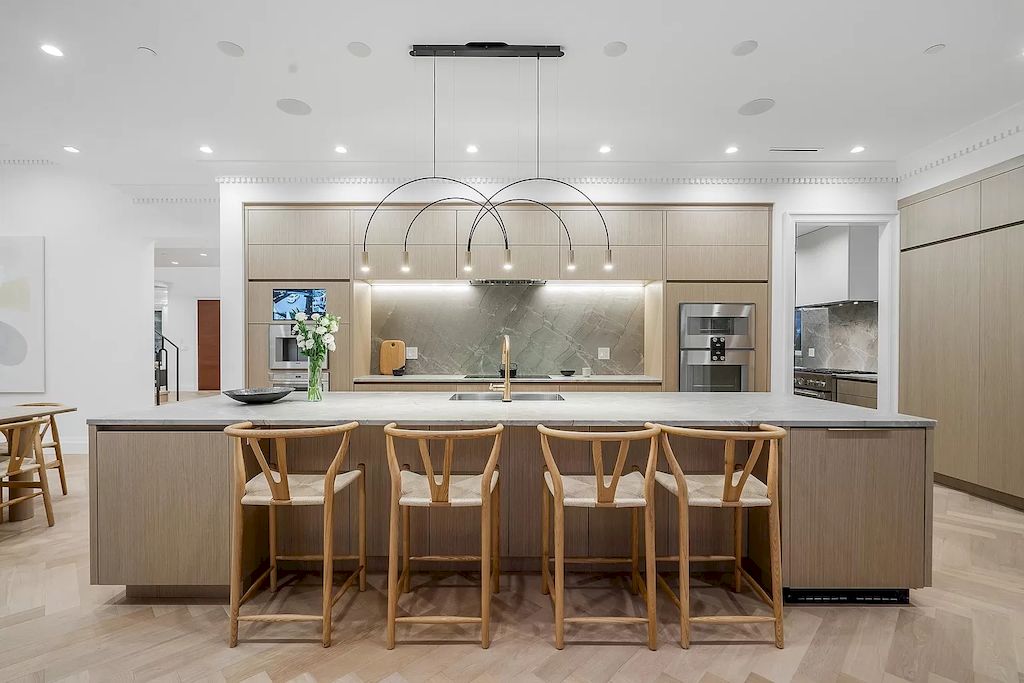 The Residence in West Vancouver is a luxurious home with exquisite design and master craftsmanship, now available for sale. This home located at 531 Newcroft Pl, West Vancouver, BC V7T 1W9, Canada