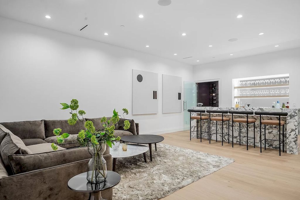 The Residence in West Vancouver is a luxurious home with exquisite design and master craftsmanship, now available for sale. This home located at 531 Newcroft Pl, West Vancouver, BC V7T 1W9, Canada