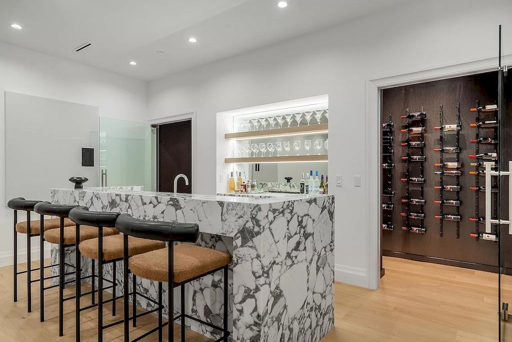 The Residence in West Vancouver is a luxurious home with exquisite design and master craftsmanship, now available for sale. This home located at 531 Newcroft Pl, West Vancouver, BC V7T 1W9, Canada