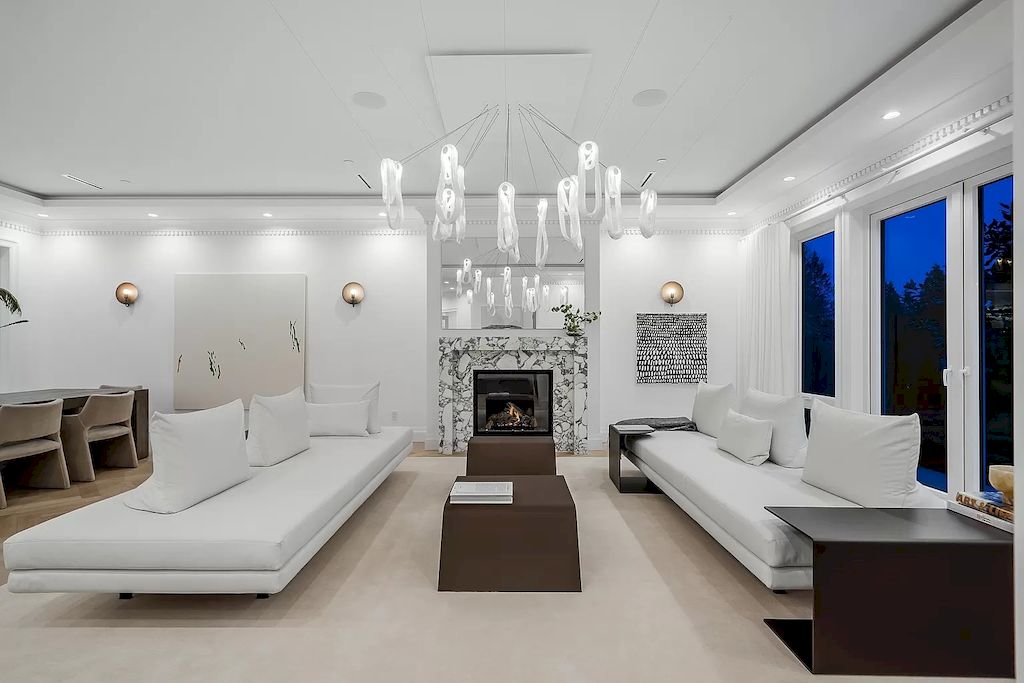 The Residence in West Vancouver is a luxurious home with exquisite design and master craftsmanship, now available for sale. This home located at 531 Newcroft Pl, West Vancouver, BC V7T 1W9, Canada