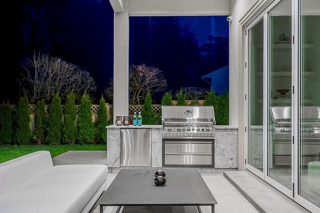 The Residence in West Vancouver is a luxurious home with exquisite design and master craftsmanship, now available for sale. This home located at 531 Newcroft Pl, West Vancouver, BC V7T 1W9, Canada